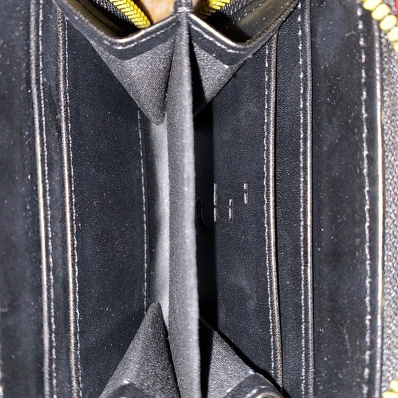 Rose Patterned Wallet - Picture 3 of 4